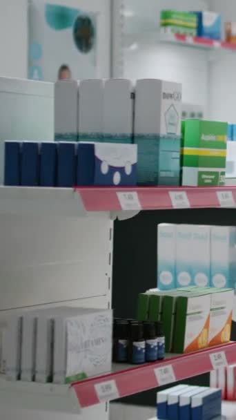 Vidéo Verticale Bureau Pharmacie Étagères Ayant Des Boîtes Pilules Médicaments — Video