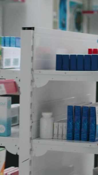 Κάθετη Βίντεο Κενό Φαρμακείο Κατάστημα Γεμάτο Κουτιά Των Φαρμάκων Και — Αρχείο Βίντεο