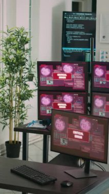 Dikey video: Ajanstaki birden fazla monitörde kritik hatalar tespit eden çok ırklı uygulama geliştiricileri hackleniyor. Durdurmak için yapay zeka kodu ve sunucu veritabanı ile çalışıyor