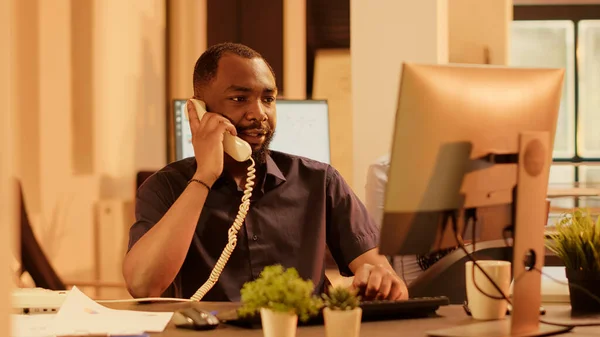 Executive Assistant Answering Landline Phone Call Office Big Windows Having — Foto Stock