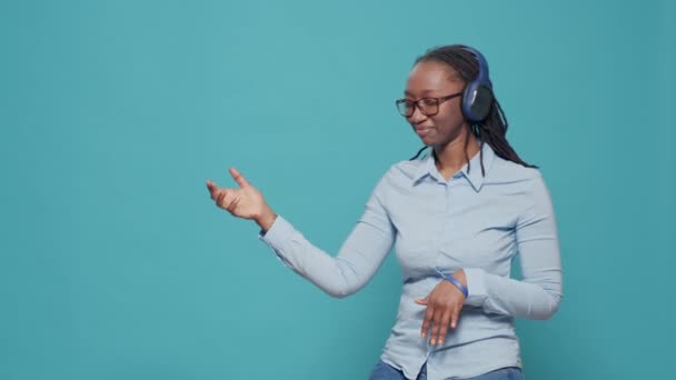 Cheerful Person Playing Air Guitar Camera Looking Rockstar Sing Rock — Stockvideo