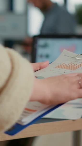 Closeup Woman Hands Holding Clipboard Papers Looking Pie Chart Business — Vídeo de Stock