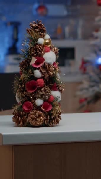 Vídeo Vertical Cozinha Vazia Decorada Com Enfeites Natal Para Celebração — Vídeo de Stock