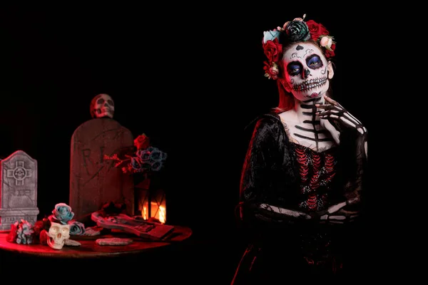 Santa Muerte Godin Doet Glamoureus Studio Draagt Traditionele Vrouwelijke Doodskop — Stockfoto