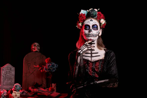 Mujer Glamurosa Vistiendo Arte Corporal Tradicional Día Halloween Los Muertos — Foto de Stock