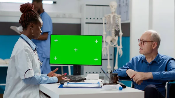 Wheelchair User Specialist Looking Greenscreen Monitor Doctor Office Old Patient — Stockfoto