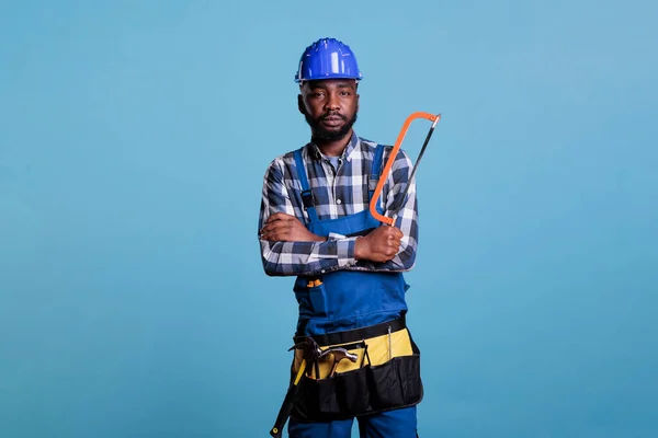 Serious Construction Worker Holding Saw Looking Camera Isolated Blue Background — Stock Photo, Image