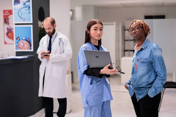 Asian Nurse Young African American Woman Portrait Hospital Waiting Room — Stock Photo, Image