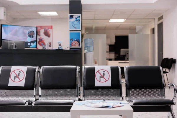 Pasziánsz Lobby Helyek Orvosi Központban Tömegmentes Sürgősségi Váróterem Modern Klinikán — Stock Fotó