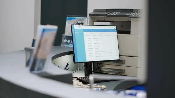 Empty Hospital Reception Desk Computer Medical Forms Make Healthcare Appointments — Fotografia de Stock