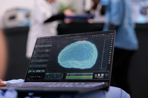 Datorskärmen Visar Patientens Hjärnanalys Cerebral Studier Bärbar Dator Display Närbild — Stockfoto