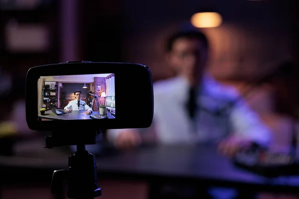 Asijské Vlogger Natáčení Videa Kameru Vytváření Obsahu Pro Sociální Média — Stock fotografie