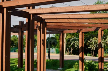 Çevresel peyzaj tasarımında yapı elemanı, mimaride sokak ahşap kiriş inşası