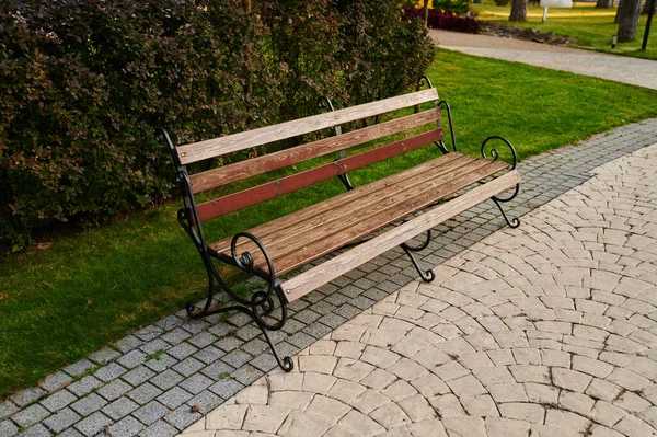 Sitzgelegenheiten Aus Holz Park Mit Gartengestaltung Platz Für Erholung Freien — Stockfoto