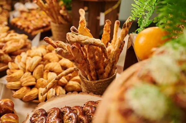 Grissini Tavolo Pranzo Grissini Lunghi Bastoncini Pane — Foto Stock