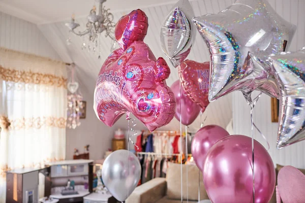 inflatable balloons for the birthday of a little princess, a surprise in the children\'s room