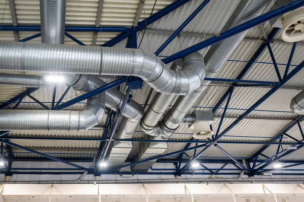 Ventilação Sistemas Tubos Refrigeração Sob Teto Edifício Industrial — Fotografia de Stock
