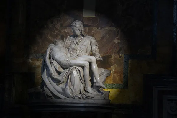 La Pieta. A piedade, Basílica de São Pedro, Cidade do Vaticano, Roma, Itália — Fotografia de Stock
