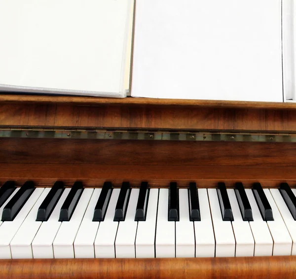 Old piano keys — Stock Photo, Image