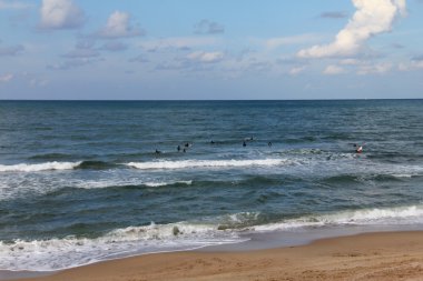 mavi deniz ve sörfçü