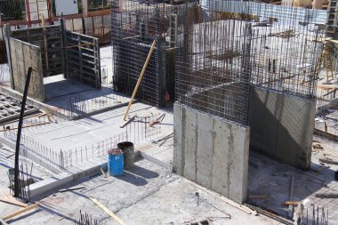 Beton işleri inşaat sitesinde