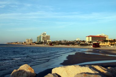 Akdeniz üzerinde halk plajı