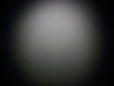 Vintage grunge arka plan siyah vignette çerçeve kenarlığı ve merkezi sahne ışıkları üzerinde