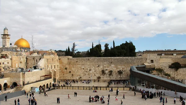 Εβραϊκή worshipers προσεύχονται στο τείχος των δακρύων — Φωτογραφία Αρχείου
