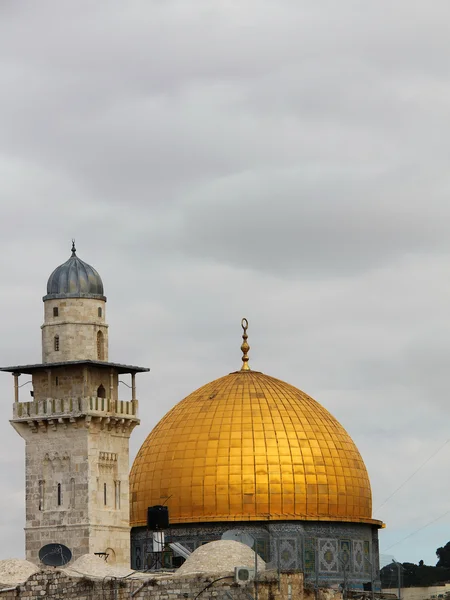 Cúpula da Rocha e minarete — Fotografia de Stock