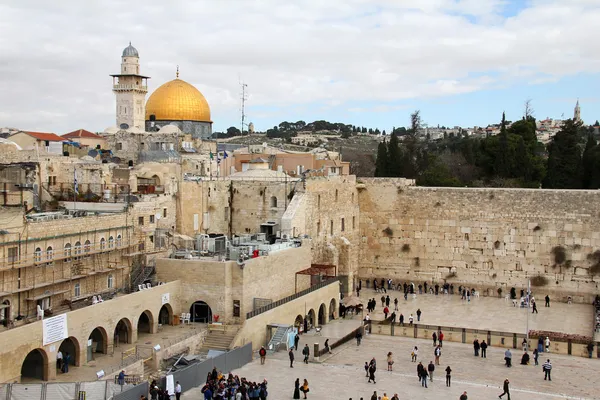 Zsidó hívek imádkozni a Siratófal a fontos zsidó vallási helyén. Jerusalem, Izrael Stock Kép