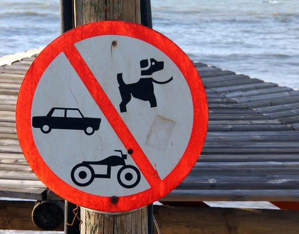 Zákazovou značkou na pláži — Stock fotografie
