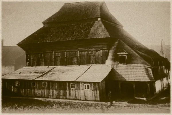 古い木製のシナゴーグ chodorow、ウクライナ、17 世紀の広告のレトロな写真 — ストック写真