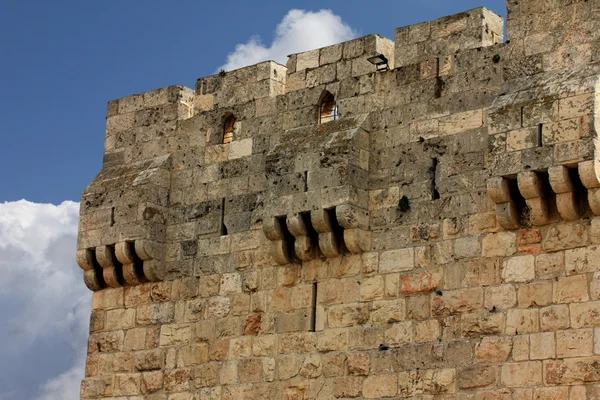 蓝蓝的天空背景上 jaffa 门 — 图库照片