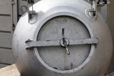 depolama ve patlayıcı imha için bir cihaz.