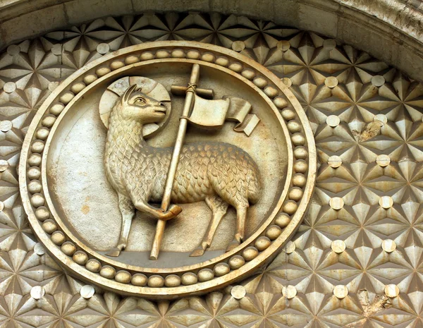 Lamb with cross — Stock Photo, Image