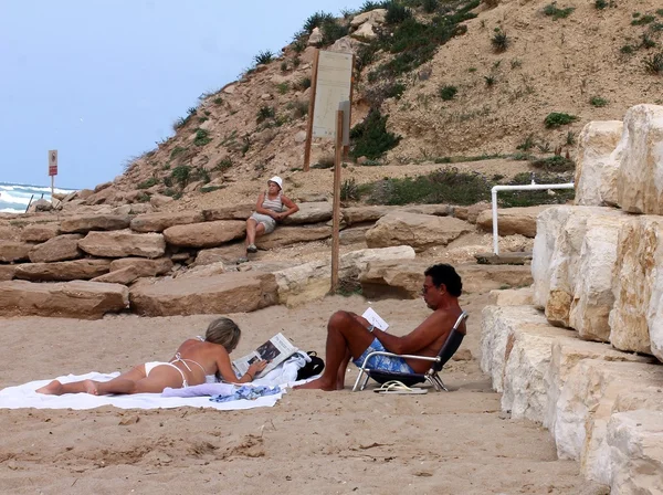 Onbekend op het strand in tel baruch, favoriete vakantie ter plaatse. Tel aviv — Stockfoto