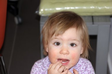 Bak, ben sekizinci diş ile kesme