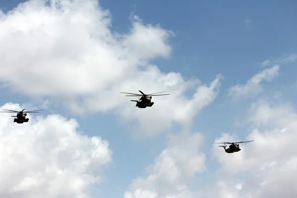 Israëlische luchtmacht helikopters op parade ter ere van independence day — Stockfoto