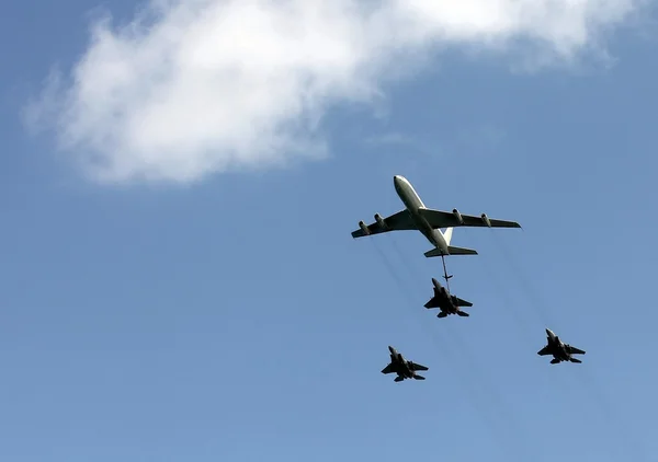 Aerial refueling — Stock Photo, Image