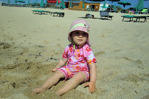 Portrait of little cute blond girl on the beach — Stock Photo, Image