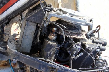 eski tekne tekne motoru sökülüp