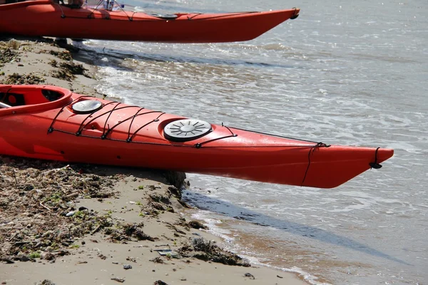 Kayaks en la playa —  Fotos de Stock