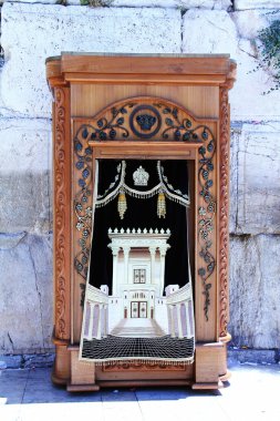 Kutsal Tevrat (eski tetament) için bir kabine ağlama duvarı kayar