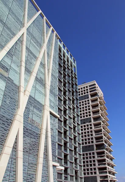 Novos edifícios modernos de arranha-céus em Tel Aviv — Fotografia de Stock