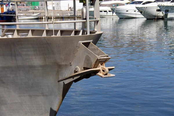 Ship with raised anchor closeup — Stock Photo, Image