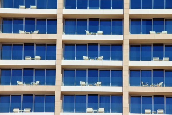 Mehrere Fenstermuster im Hotel — Stockfoto