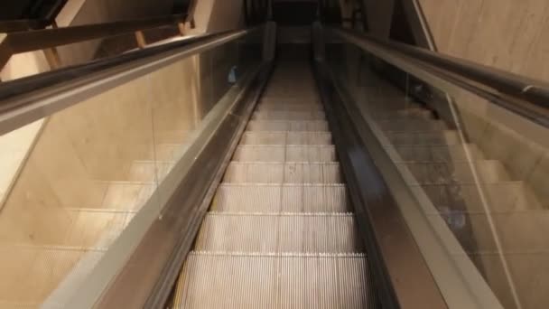 Escada rolante — Vídeo de Stock