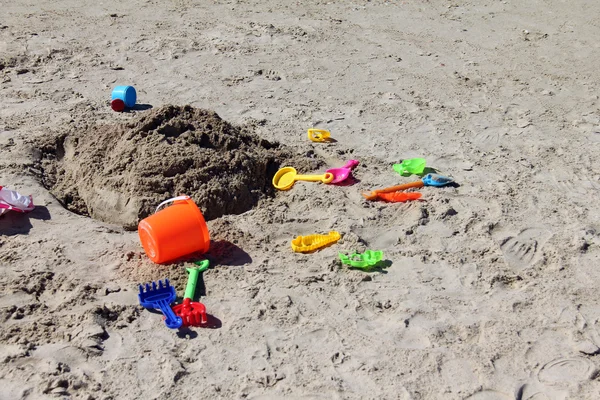 Children's toys on the beach sand — Stock Photo, Image