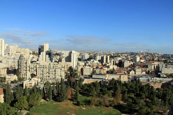 Jerusalem, israel - 9. Dezember 2013: zeitgenössisches westliches jerusalem im Winter — Stockfoto