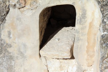 ilk tapınak, Scopus Dağı'nda mezar mağaralar. Kudüs